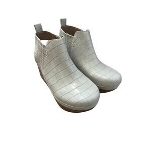 Elegant White Croc-Embossed Heeled Booties